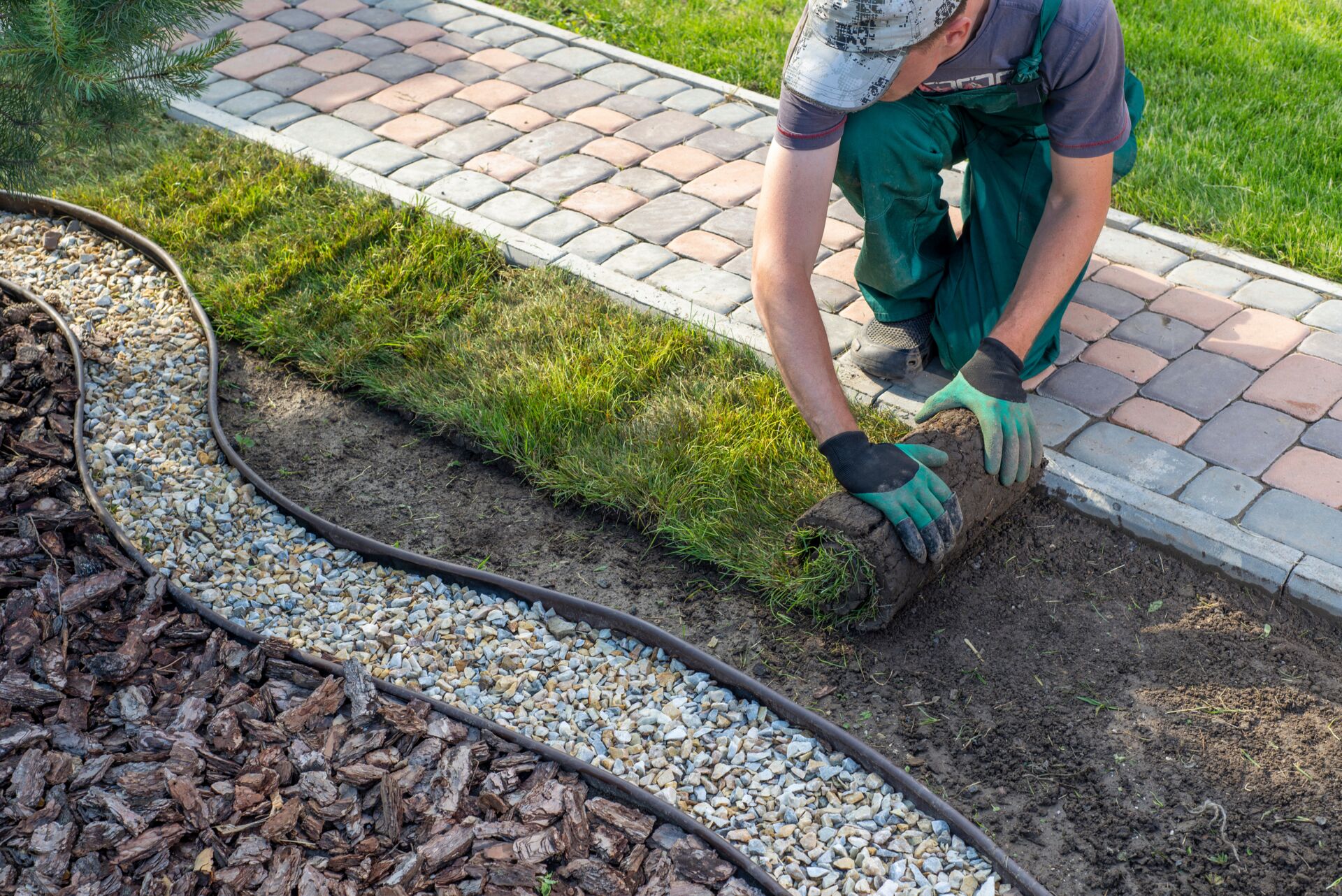 Verlegung von Rollrasen - Gartengestaltung